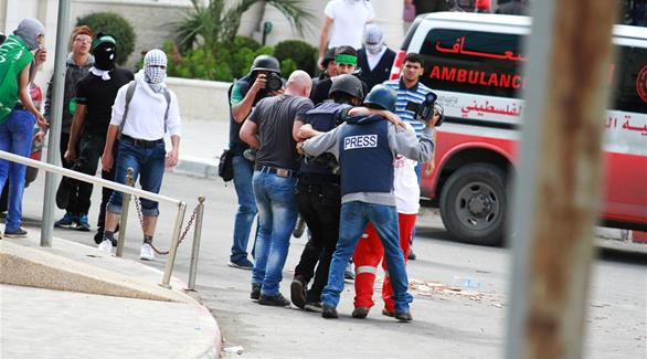 إصابات بين الصحافيين الفلسطينيين في المواجهات المندلعة في الضفة الغربية (24 - علي العبيدات)