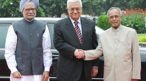 الرئيس الهندي برانابا موخرجي ونظيره الفلسطيني محمود عباس