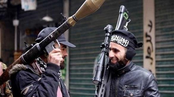 مسلحان من جبهة النصرة الموالية للقاعدة في سوريا (أرشيف)