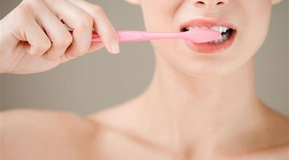 دراسة: سر النوم الهادىء.. تنظيف الأسنان في العتمة  201511011243693