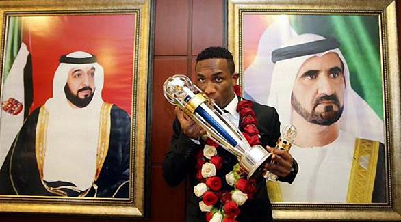 أحمد خليل يقبل كأس أفضل لاعب في آسيا (24)