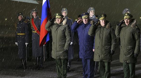 كبار قادة القوات الجوية الروسية في مراسم تأبين الطيار القتيل في سوريا (سبوتنيك)