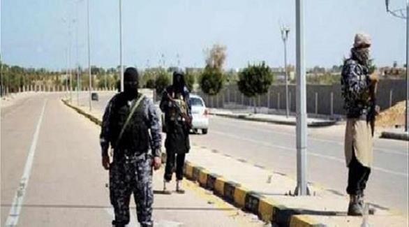 مسلحون من داعش في أحد شوارع سرت الليبية (أرشيف)