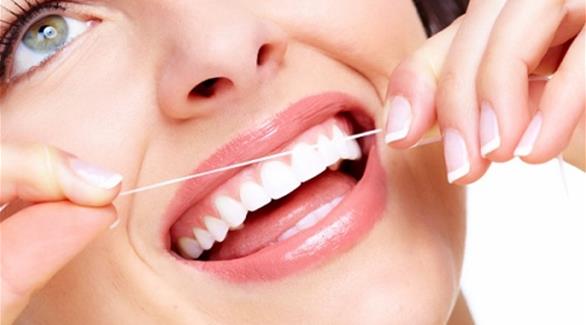 كيفية تنظيف الفراغات بين الأسنان  201512290910960