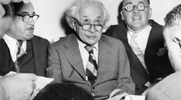 البرت آنشتاين في 1954 (أ ف ب)