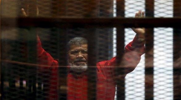 مرسي في ملابس الإعدام (أرشيف)