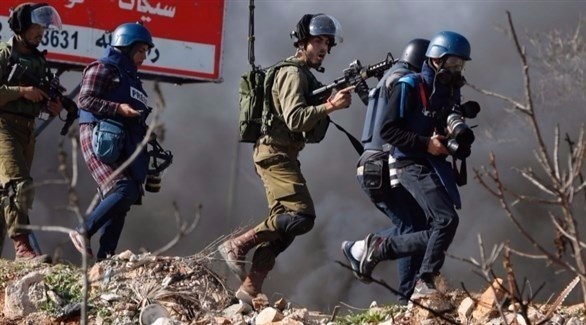 الاحتلال يواصل اعتقال الصحفيين الفلسطينيين (أرشيف)