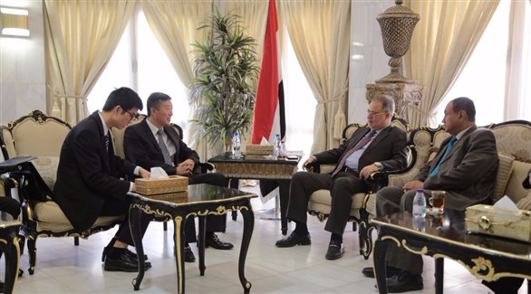 وزير الخارجية اليمني عبدالملك المخلافي والسفير الصيني تيان تشي (أرشيف)