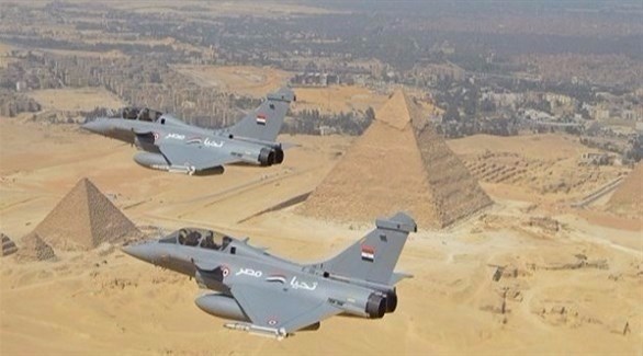 طائرات مصرية من طراز رافال فوق أهرامات الجيزة (أرشيف)