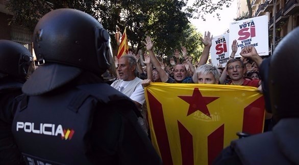 كاتالونيون يدعون إلى التصويت بنعم في الاستفتاء على الاستقلال على إسبانيا.(أرشيف)