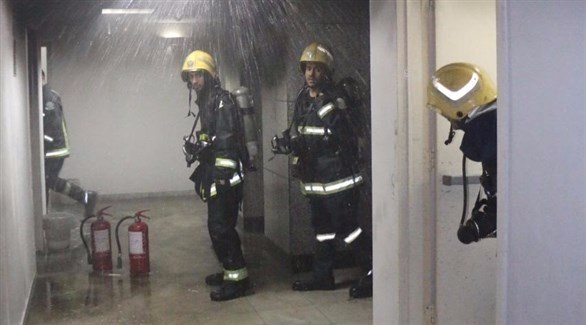 رجال الإطفاء داخل الفندق 
