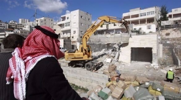 جرافة إسرائيلية تهدم منزل عائلة فلسطينية (أرشيف)