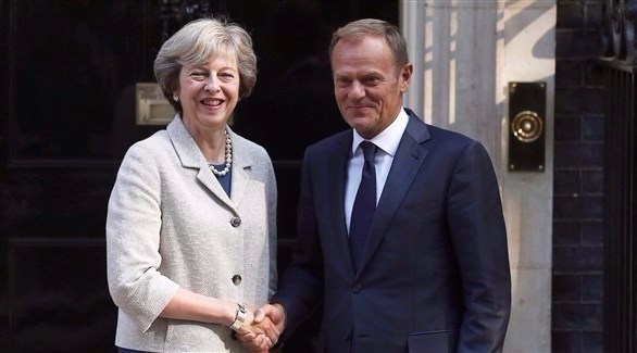 رئيس المجلس الأوروبي توسك ورئيسة الوزراء البريطانية ماي (أرشيف)