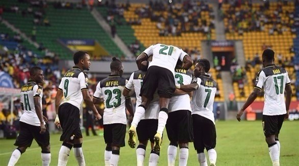 احتفال لاعبي غانا بهدف أيو (تويتر)