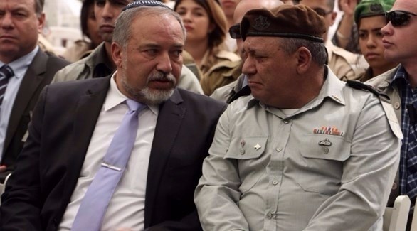 رئيس أركان الجيش الإسرائيلي جادي إيزنكوت ووزير الدفاع الإسرائيلي أفيغدور ليبرمان (أرشيف)
