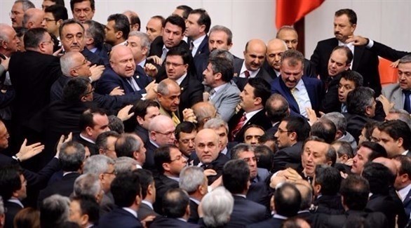 عراك في البرلمان التركي بسبب خلاف على بعض مواد الدستور الجديد.(أرشيف)