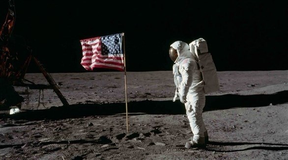 أمريكي على سطح القمر (أرشيف)