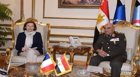وزير الدفاع المصري خلال استقباله نظيرته الفرنسية (المصدر)