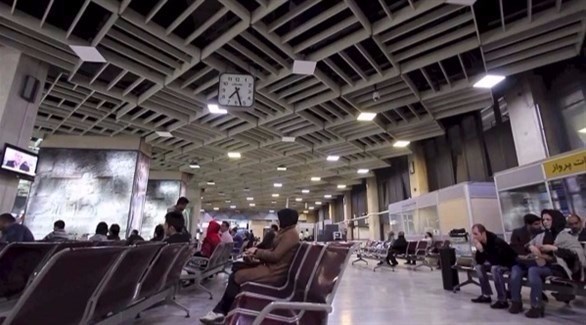 مسافرون في مطار مهر أباد الإيراني (أرشيف)