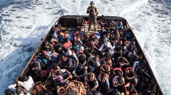 مجموعة من المهاجرين على متن أحد القوارب (أ ف ب)