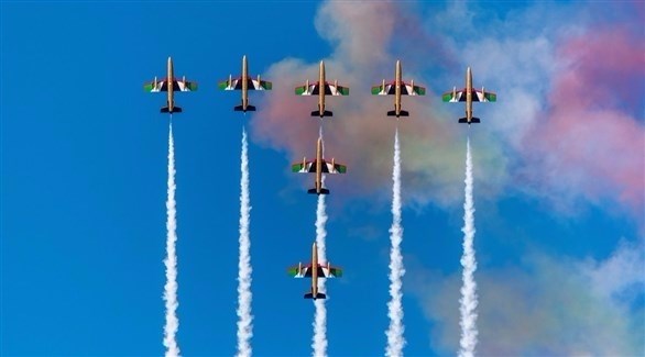 العرض الجوي العسكري لفرقة فرسان الإمارات في آيدكس 2017