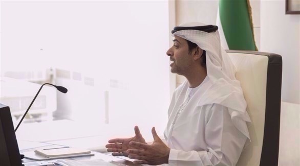 الشيخ هزاع بن زايد آل نهيان خلال لقاءه فريق عمل جائزة أبوظبي للأداء الحكومي المتميز 