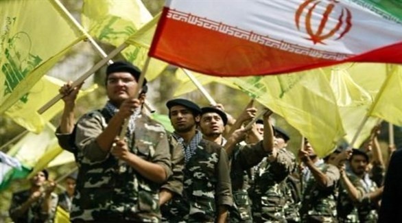 عرض عسكري ترفع فيه أعلام حزب الله وإيران.(أرشيف)