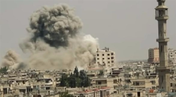 دخان يتصاعد من أحد المباني بدمشق بعد استهدافه بصاروخ (ارشيف)