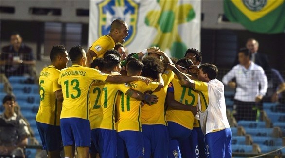 فرحة لاعبي البرازيل بالفوز على أوروغواي (تويتر)