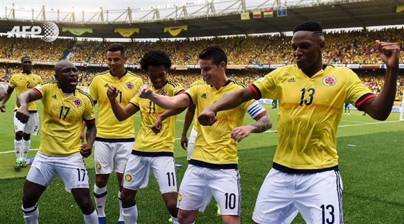 فرحة لاعبي المنتخب الكولومبي بهدف جيمس (أ ف ب)