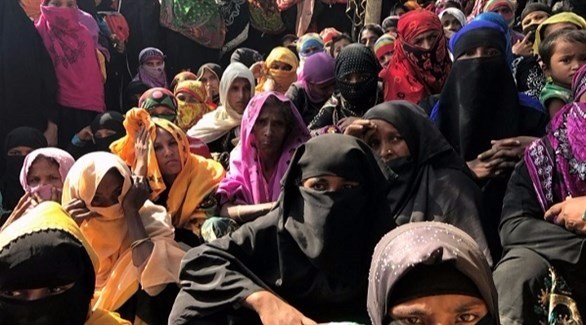 لاجئات من الروهينغا في أحد المخيمات البنغالية (صحيفة لوموند)