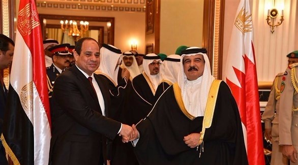الرئيس المصري عبدالفتاح السيسي والملك البحريني حمد بن عيسى آل خليفة (أرشيف)