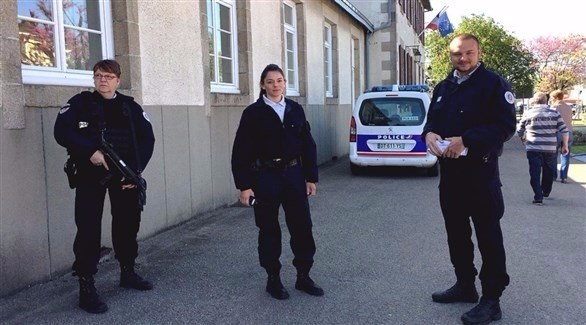 الشرطة الفرنسية تنتشر حول مراكز الاقتراع لتأمين عمليات التصويت (تويتر)