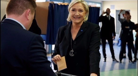 لوبان تدلي بصوتها في الانتخابات الفرنسية (أرشيف)
