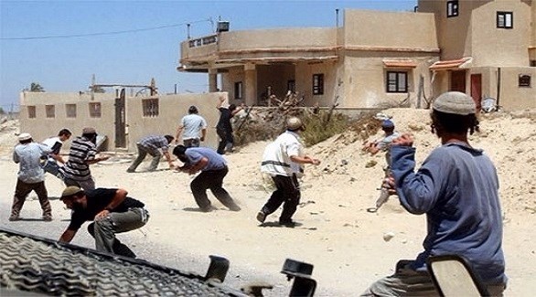 مستوطنون إسرائيليون يعتدون على فلسطينيين (أرشيف)