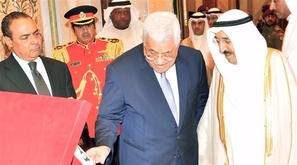 أمير الكويت الشيخ صباح الأحمد الجابر الصباح مع الرئيس الفلسطيني محمود عباس (كونا)