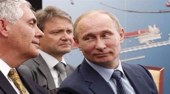 الرئيس الروسي فلاديمير بوتين ووزير الخارجية الأمريكي ريك تيلرسون.(أرشيف)