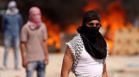 شبان فلسطينيون يتصدون لجيش الإحتلال 