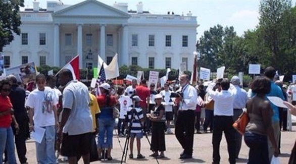 متظاهرون يحتشدون أمام البيت الأبيض (أرشيف)