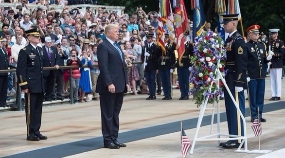 الرئيس الأمريكي دونالد ترامب  يحيي ذكرى جنود أمريكيين ماتوا في الحروب  (المصدر)