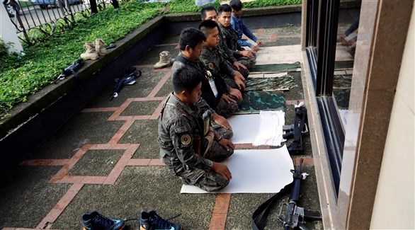 عناصر من الجيش الفيلبيني يصلون فى مدينة مراوي (أ ف ب)