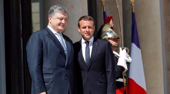 الرئيس الفرنسي ماكرون ونظيره الأوكراني بوروشنكو (أرشيف)