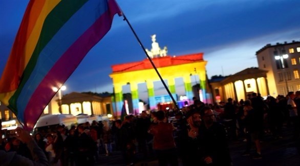 بوابة براندنبورغ مزينة بألوان علم المثلية (أرشيف)