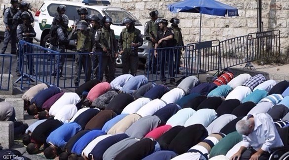 الشرطة الإسرائيلية تمنع الفلسطينيين من الصلاة في الأقصى (أرشيف)