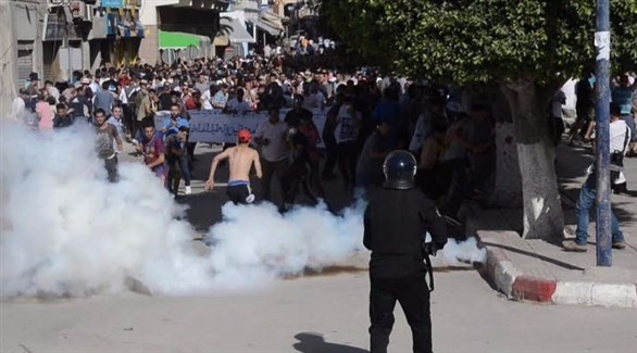 الشرطة المغربي تطلق الغاز المسيل للدموع بوجه المتظاهرين (le360)