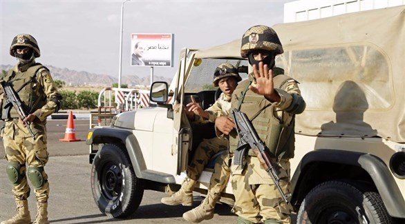 عناصر من الجيش المصري عند إحدى نقاط التفتيش (أرشيف / أب)