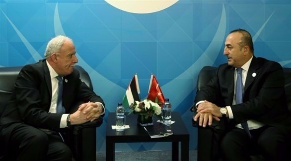 وزير الخارجية الفلسطيني رياض المالكي ونظيره التركي مولود جاويش أوغلو (أرشيف)