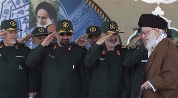 قادة الحرس الثوري يؤدون التحية للمستشار الأعلى للجمهورية الإسلامية آية الله علي خامنئي .(أرشيف)