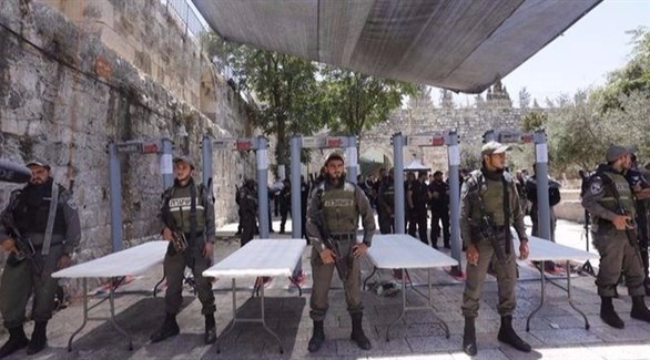 جنود إسرائيليون على مدخل باحة الأقصى.(أرشيف)
