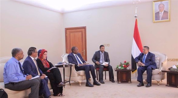 رئيس مجلس الوزراء اليمني بن دغر والمبعوث الخاص لشؤون اللاجئين الصوماليين إيفي (أرشيف)